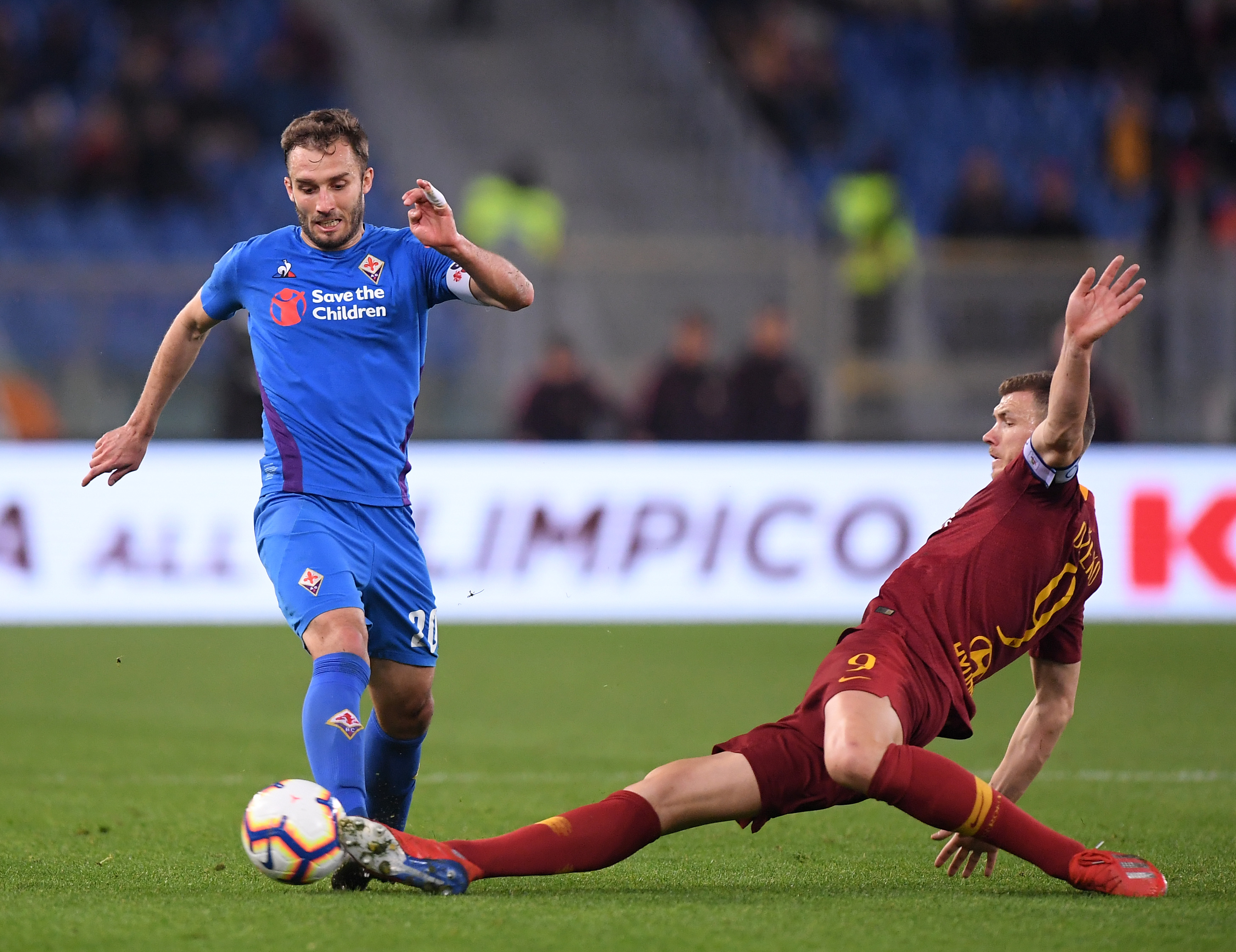 CBA俱乐部杯-广厦擒山东获三连胜 广东26分轻取江苏（CBA俱乐部杯：广厦力克山东豪取三连胜，广东26分大胜江苏）