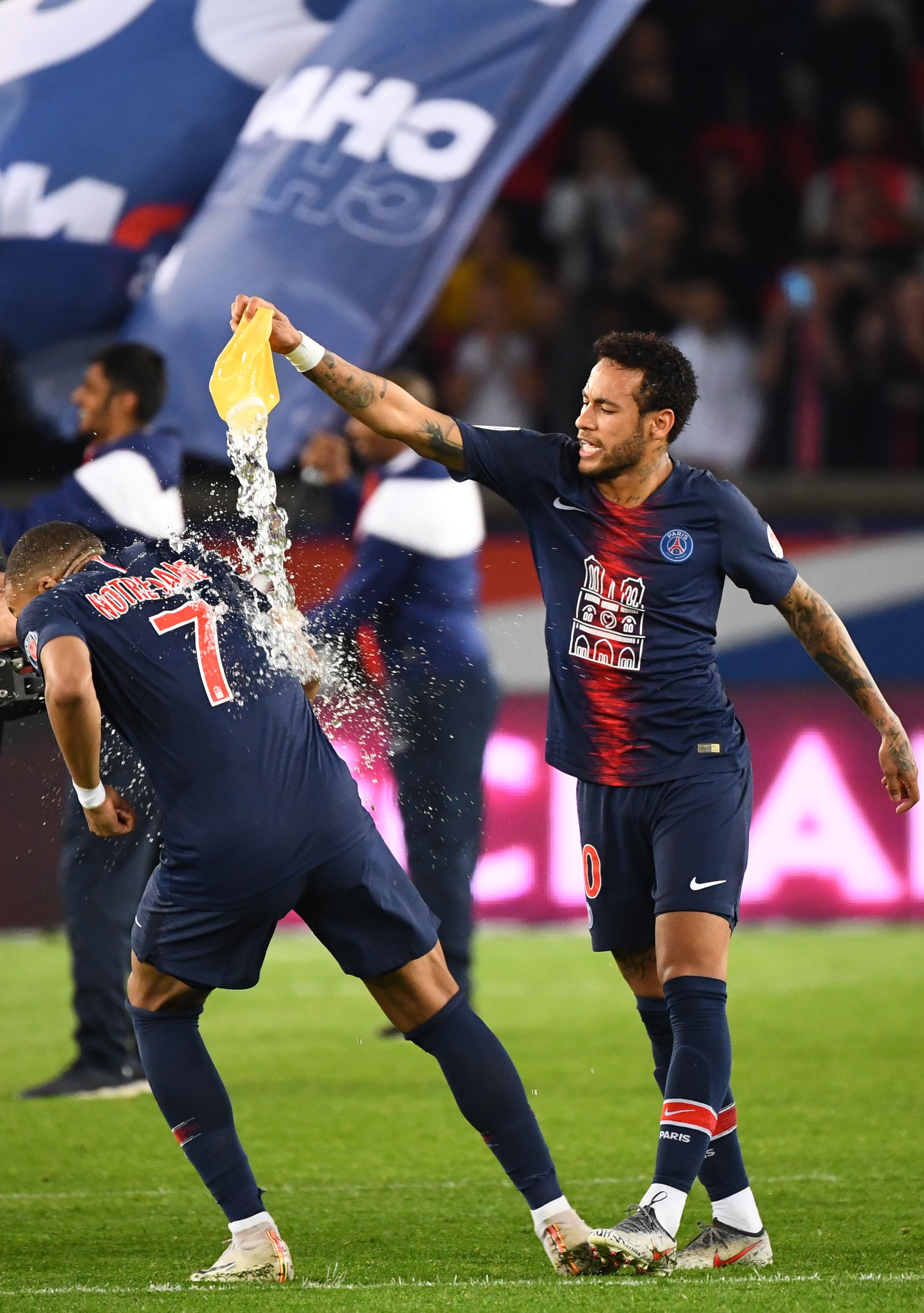 塞内加尔非洲杯大名单：雅克松、马内、海港旧将恩迪亚耶在列（塞内加尔公布非洲杯名单：雅克松、马内与海港旧将恩迪亚耶入选）