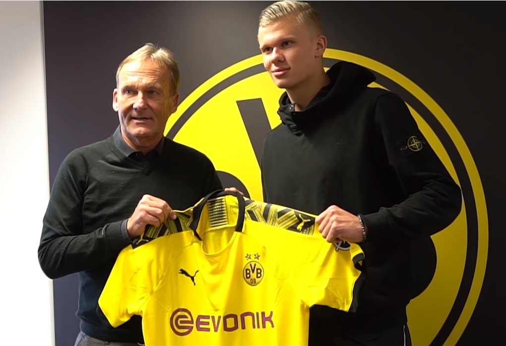 2-1！95分钟绝杀 英超13.1亿豪门18场不败终结 5.5亿战舰10轮9胜（2-1，95分钟补时绝杀！英超13.1亿豪门18场不败告终，5.5亿战舰10轮9胜）