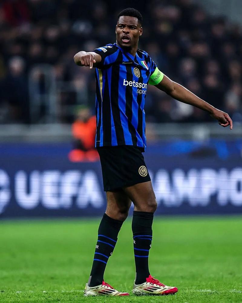 菲尔米诺：我很喜欢维尼修斯，但利物浦对阵皇马我希望红军赢