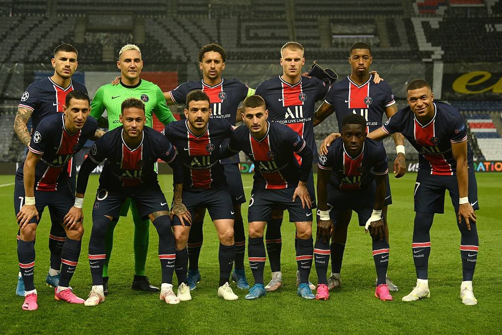 TA：孔帕尼相较图赫尔谦逊很多，不会对高层、球员评头论足（TA：与图赫尔相比，孔帕尼更为谦逊，不对高层和球员妄加评论）