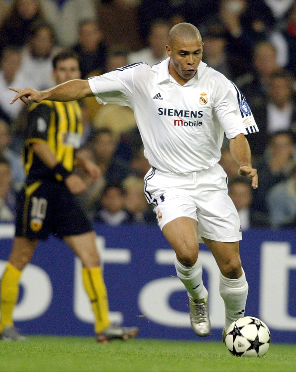 足球国足助教透露球队新目标：冲击小组第一（国足助教：球队新目标是力争小组头名）