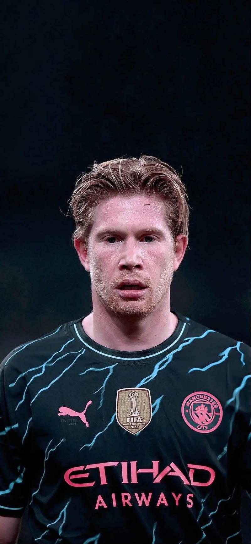 拜仁总监谈转会引援：重点是要新老搭配，保持球队竞争力（拜仁总监谈引援策略：新老结合，确保球队竞争力）