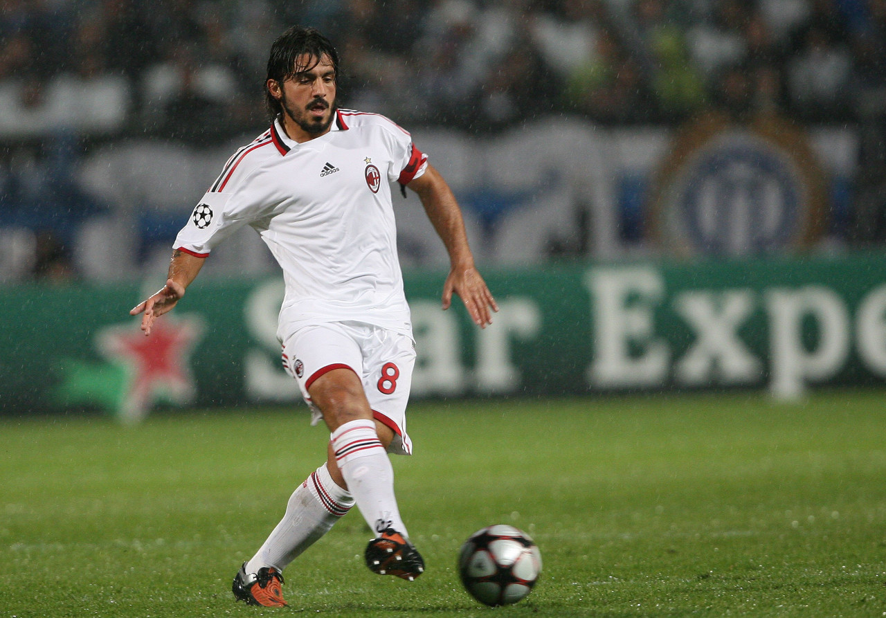 德布劳内：还没和球队谈续约 先让自己变的更强（德布劳内：尚未与球队谈续约，先专注提升自己）