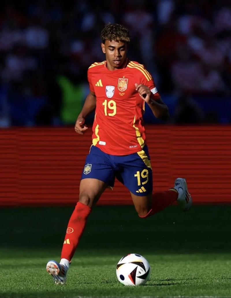 斯基拉：加拉塔萨雷有意卢克曼，并将他列入冬窗引援名单中（斯基拉：加拉塔萨雷相中卢克曼，已将其纳入冬窗引援清单）