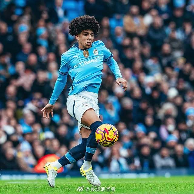 国足友谊赛战胜韩国展现新阵容（国足热身赛力克韩国，全新阵容亮相）